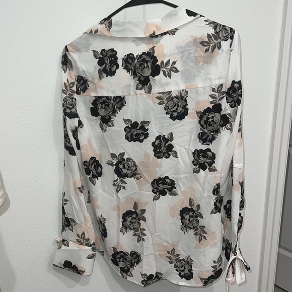 Candie’s Floral Blouse - Picture 3 of 7